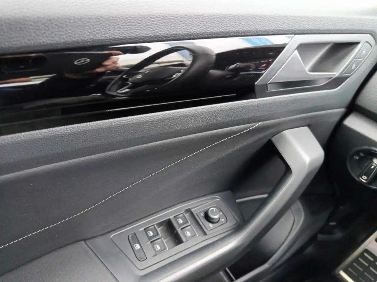 Volkswagen T-Roc R-Line 1.0TSI+PDC+Sitzhzg.+Sportpaket 19