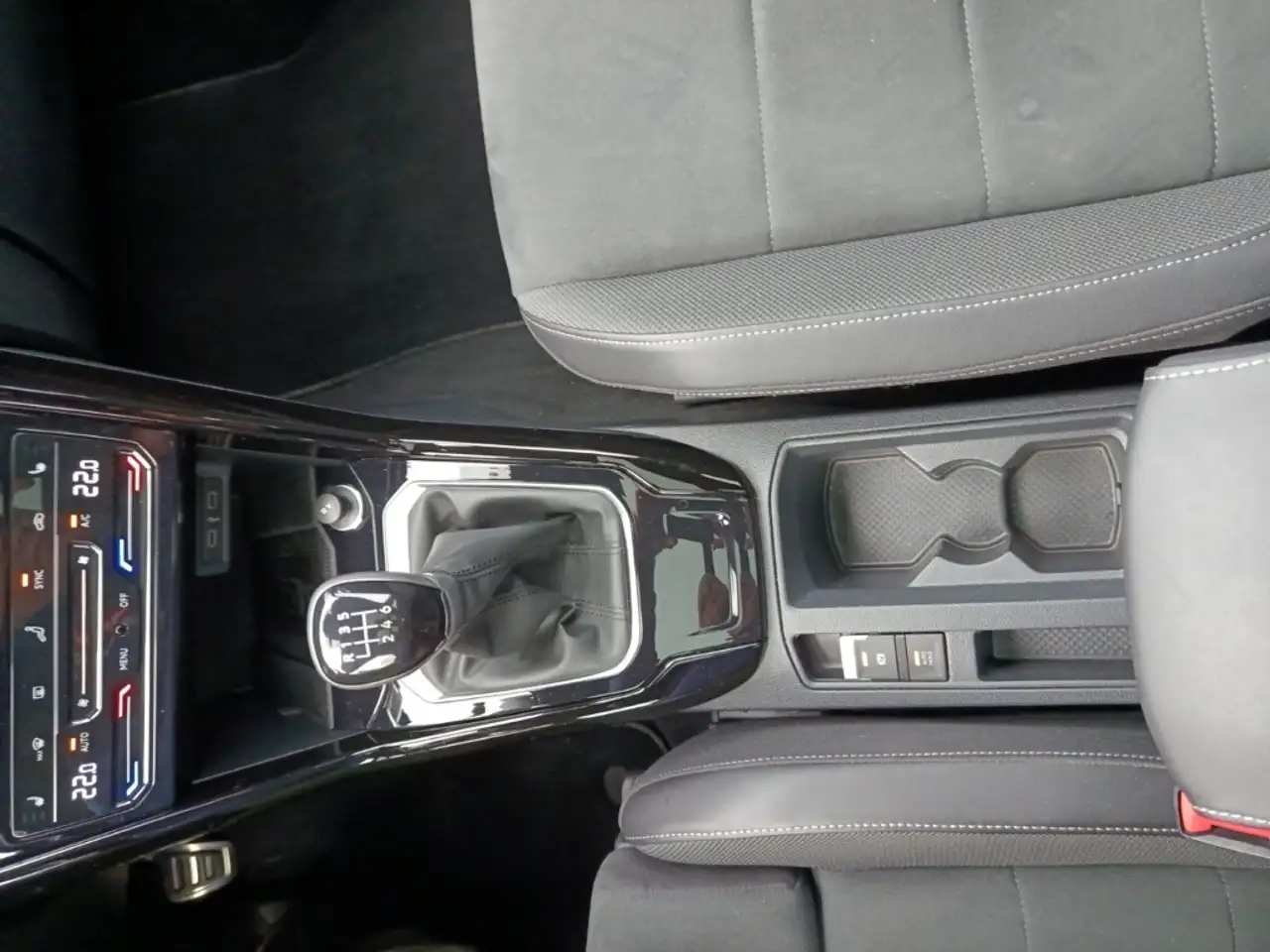 Volkswagen T-Roc R-Line 1.0TSI+PDC+Sitzhzg.+Sportpaket 13