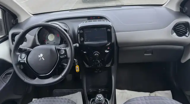 Peugeot 108 view 12