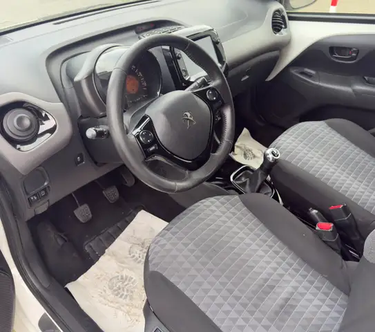 Peugeot 108 view 9