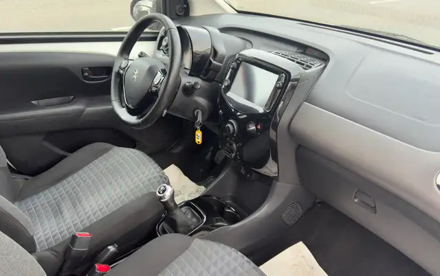 Peugeot 108 view 10