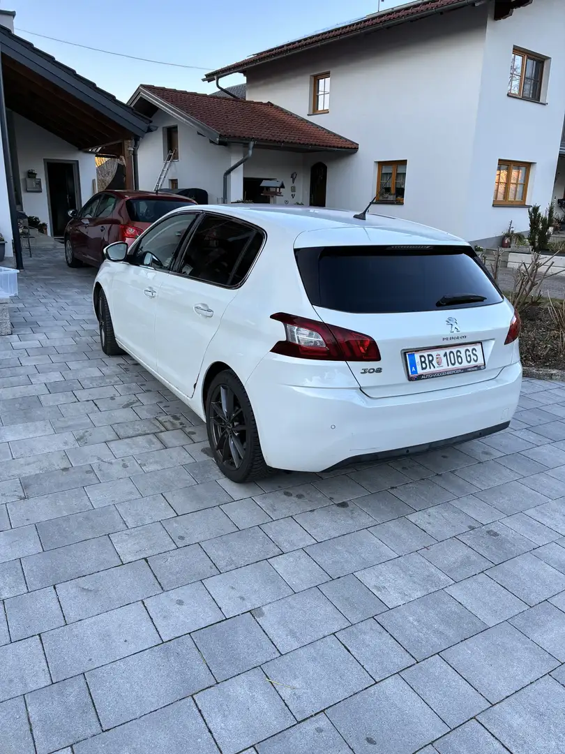 Peugeot 308 1,6 e-HDi 115 FAP Allure 17" Felgen Stop&Start System Weiß - 2