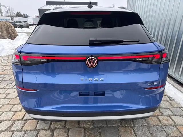 Volkswagen T-Roc view 11