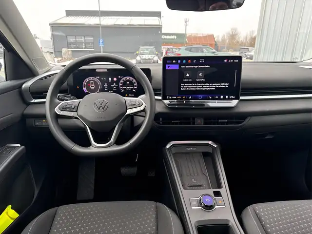 Volkswagen T-Roc view 6