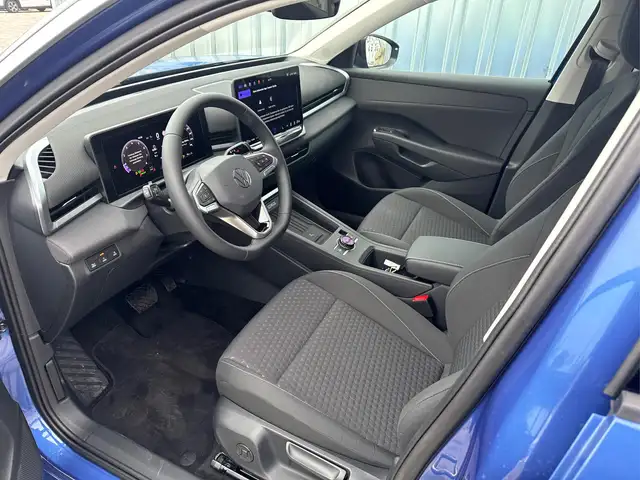 Volkswagen T-Roc view 4