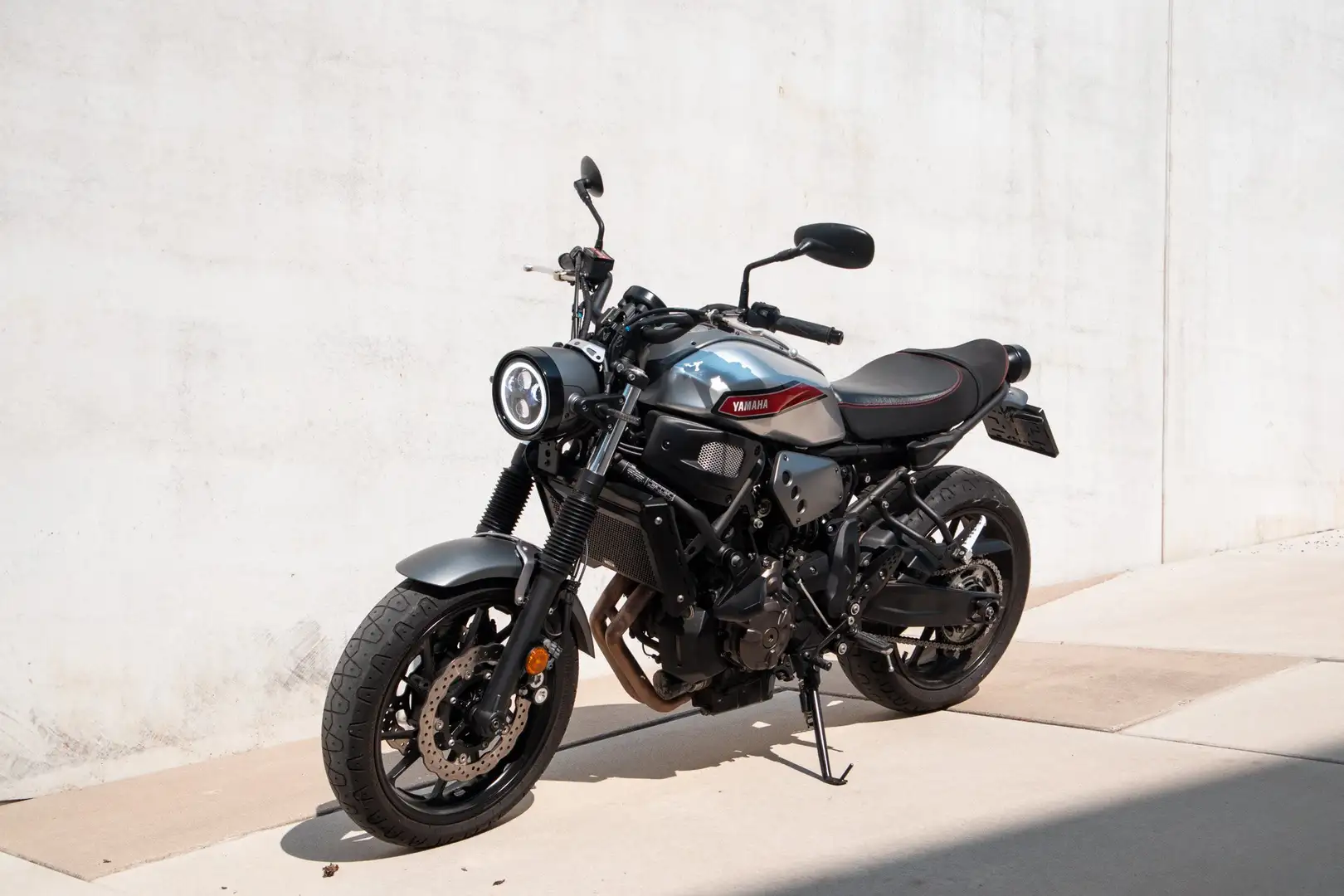 Yamaha XSR 700 Silber - 1