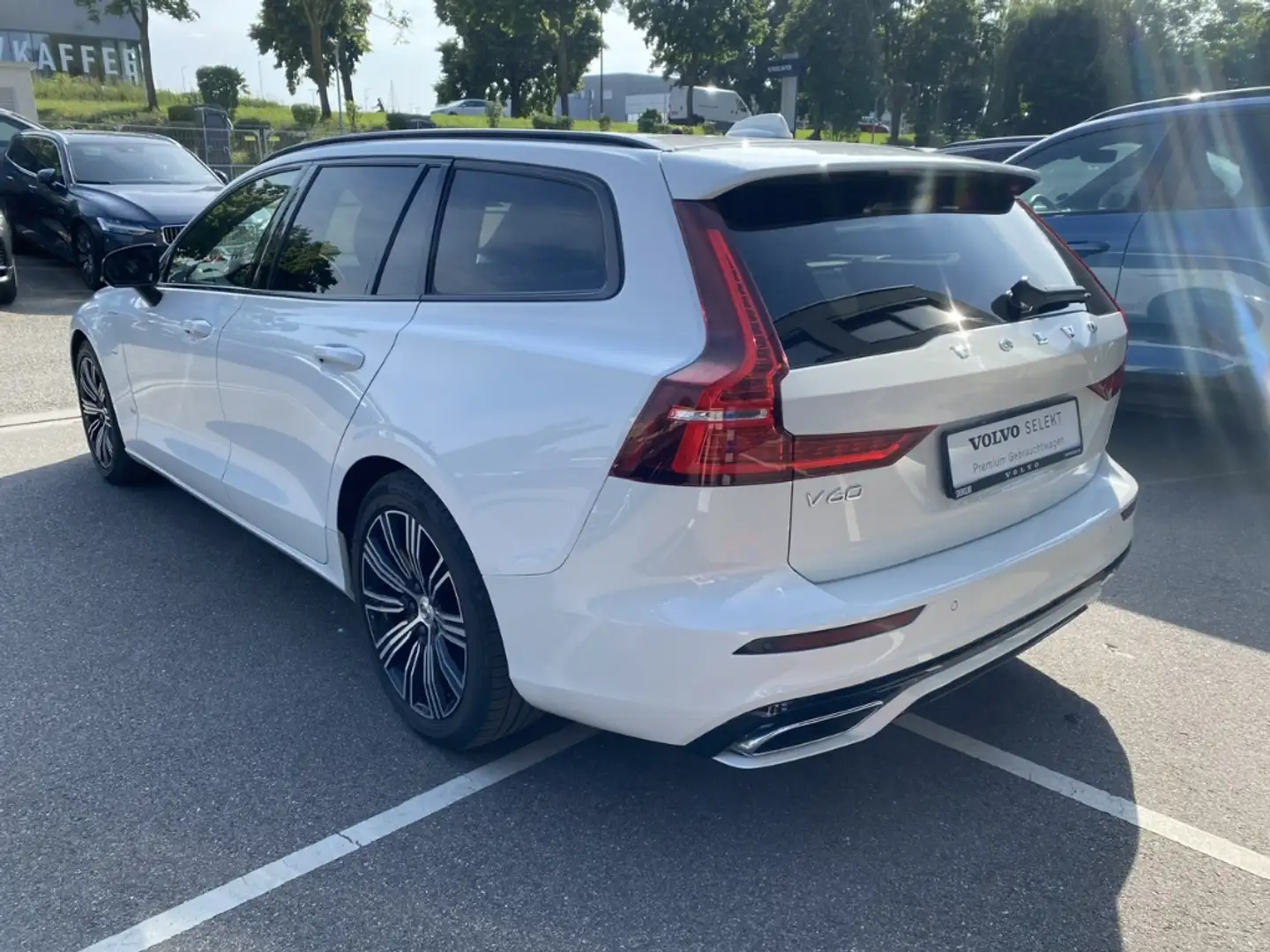 Volvo V60 R-Design Recharge Plug-In Hybrid AWD T6 Twin Engin Weiß - 2