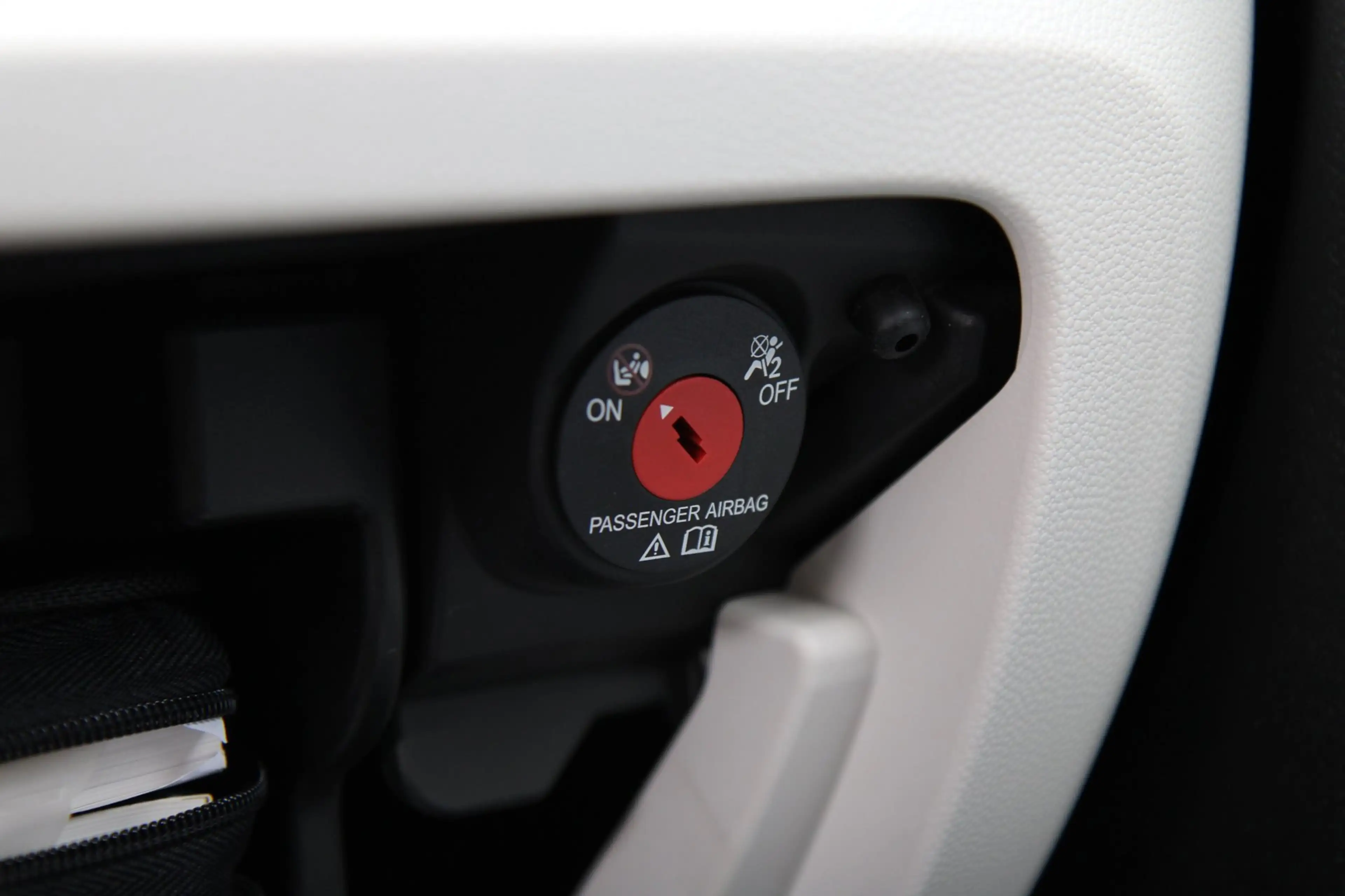 Suzuki Ignis 1.2 Select 4 Cil 90PK Camera Carplay Clima Luxe — photo 36
