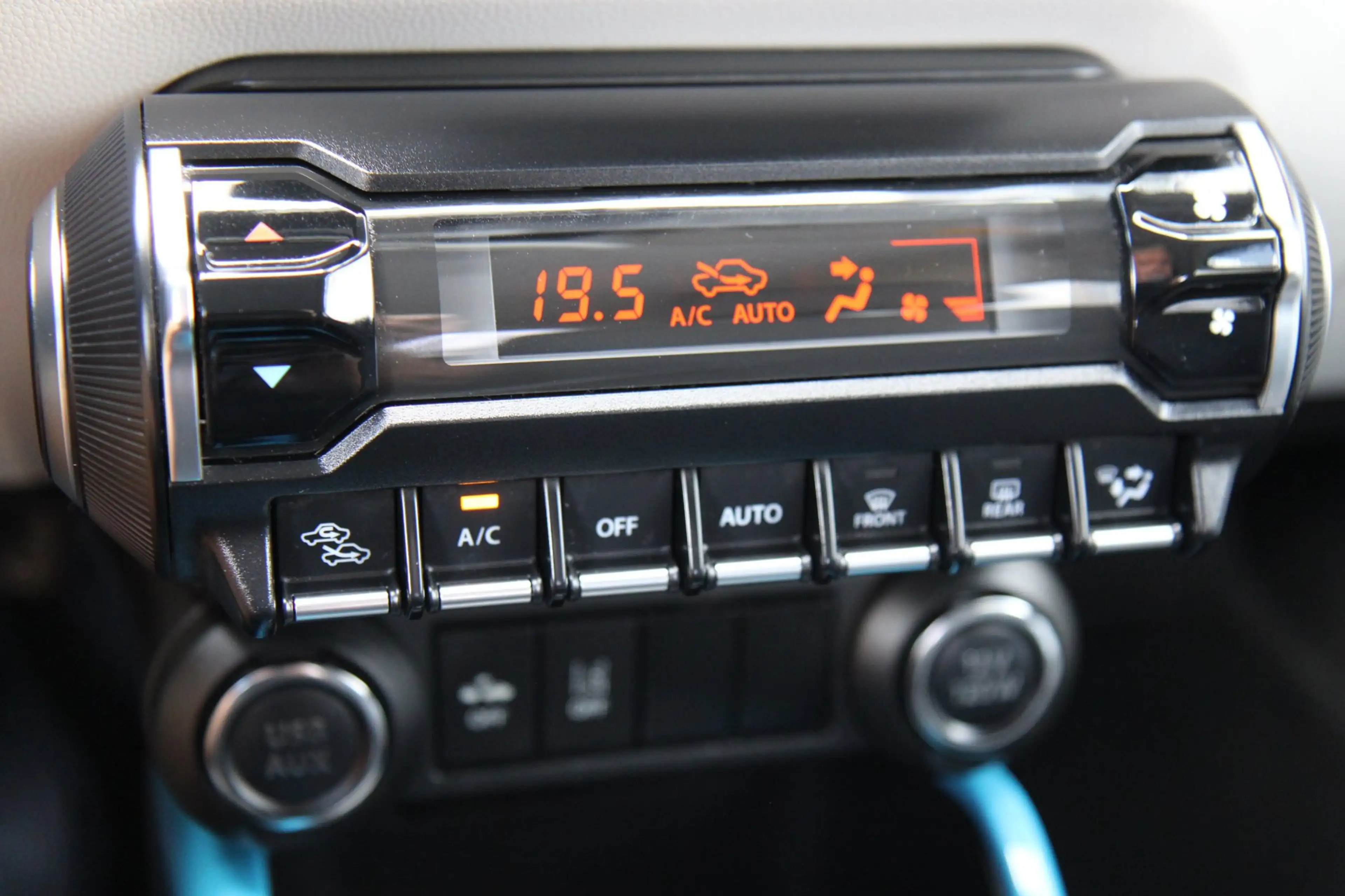 Suzuki Ignis 1.2 Select 4 Cil 90PK Camera Carplay Clima Luxe — photo 27