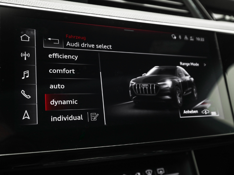 Audi Q8 e-tron Sportback 55 S line Edition Pano AHK Leder Raute — photo 14