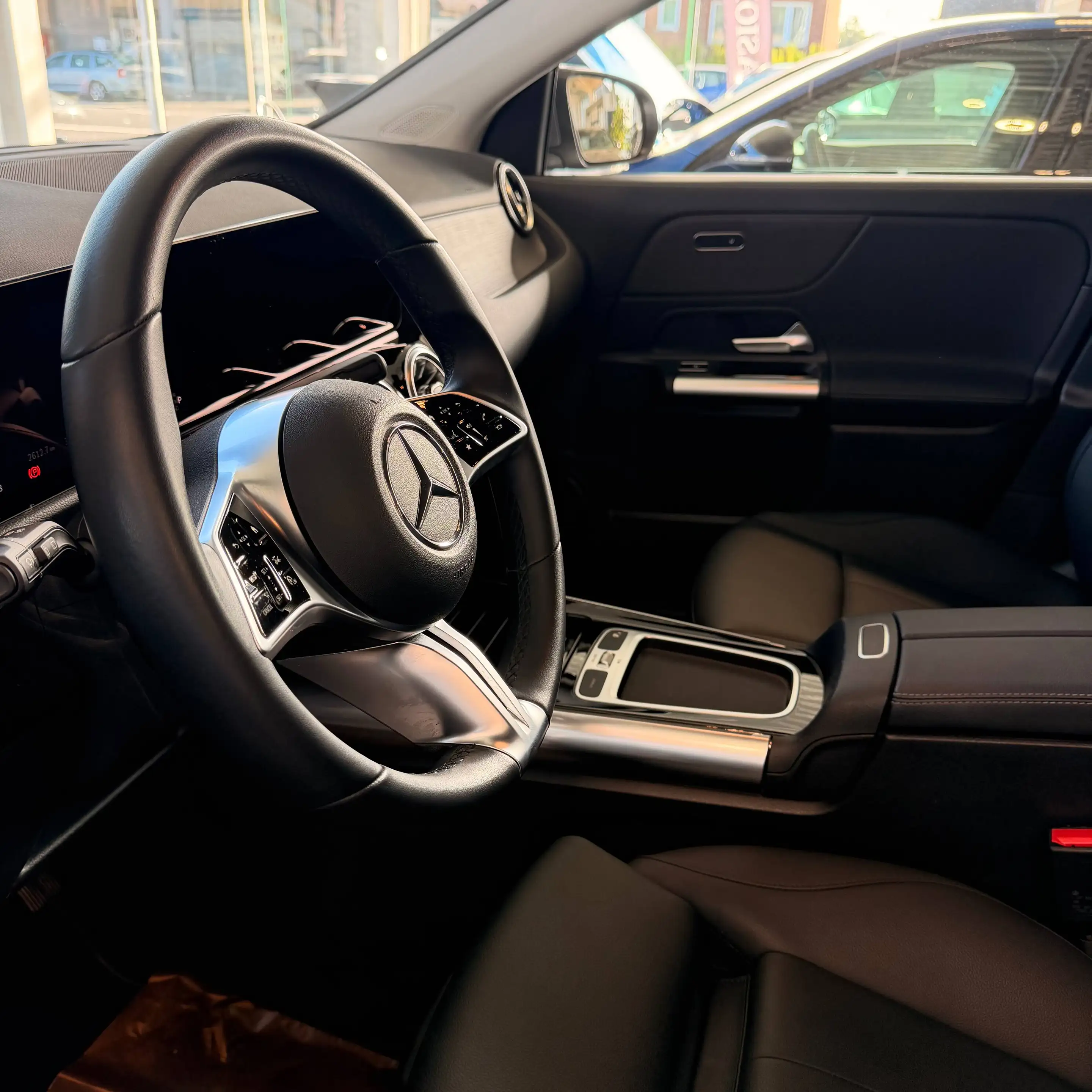 Mercedes-Benz GLA 180 GLA 180 Luxury Line — photo 12
