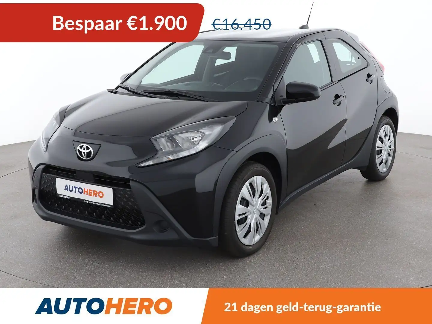 Toyota Aygo X 1.0 Play Zwart - 1