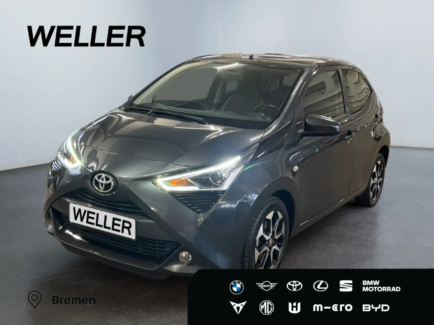 Toyota Aygo x-play Team D *Kamera*CarPlay*DAB*Bluetooth* Grijs - 1