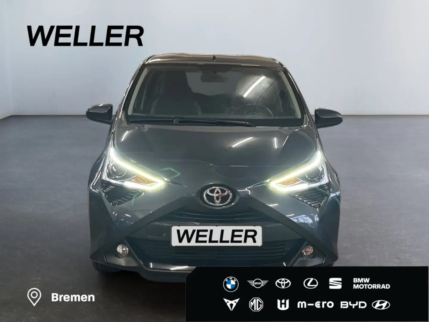Toyota Aygo x-play Team D *Kamera*CarPlay*DAB*Bluetooth* Grijs - 2