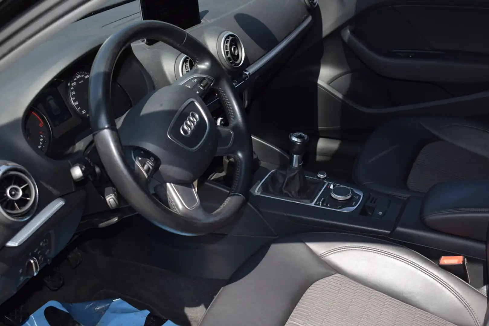 Audi A3 Ambiente lackschäden Schwarz - 2