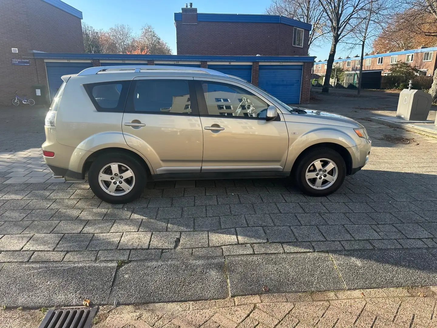 Mitsubishi Outlander 2.4 Intense 4WD Airco Cruise Trekhaak PDC Beige - 2