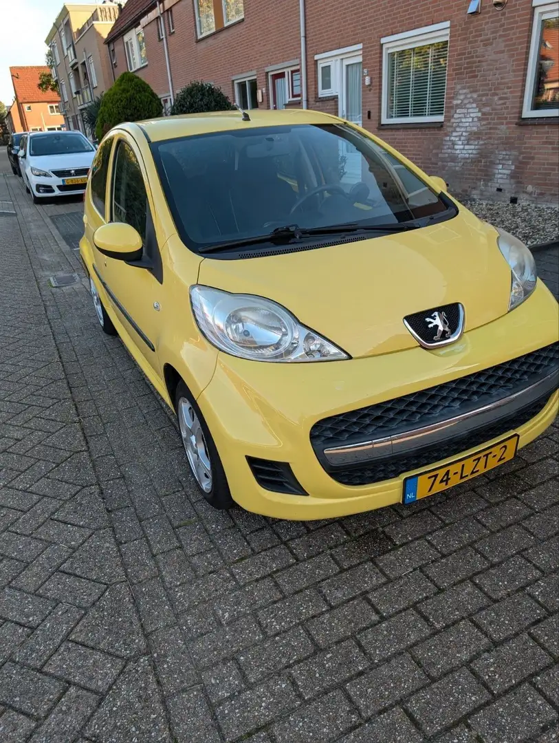 Peugeot 107 Peugeot 107 | 2010 | Airco, trekhaak, lichtmetaal Sárga - 1
