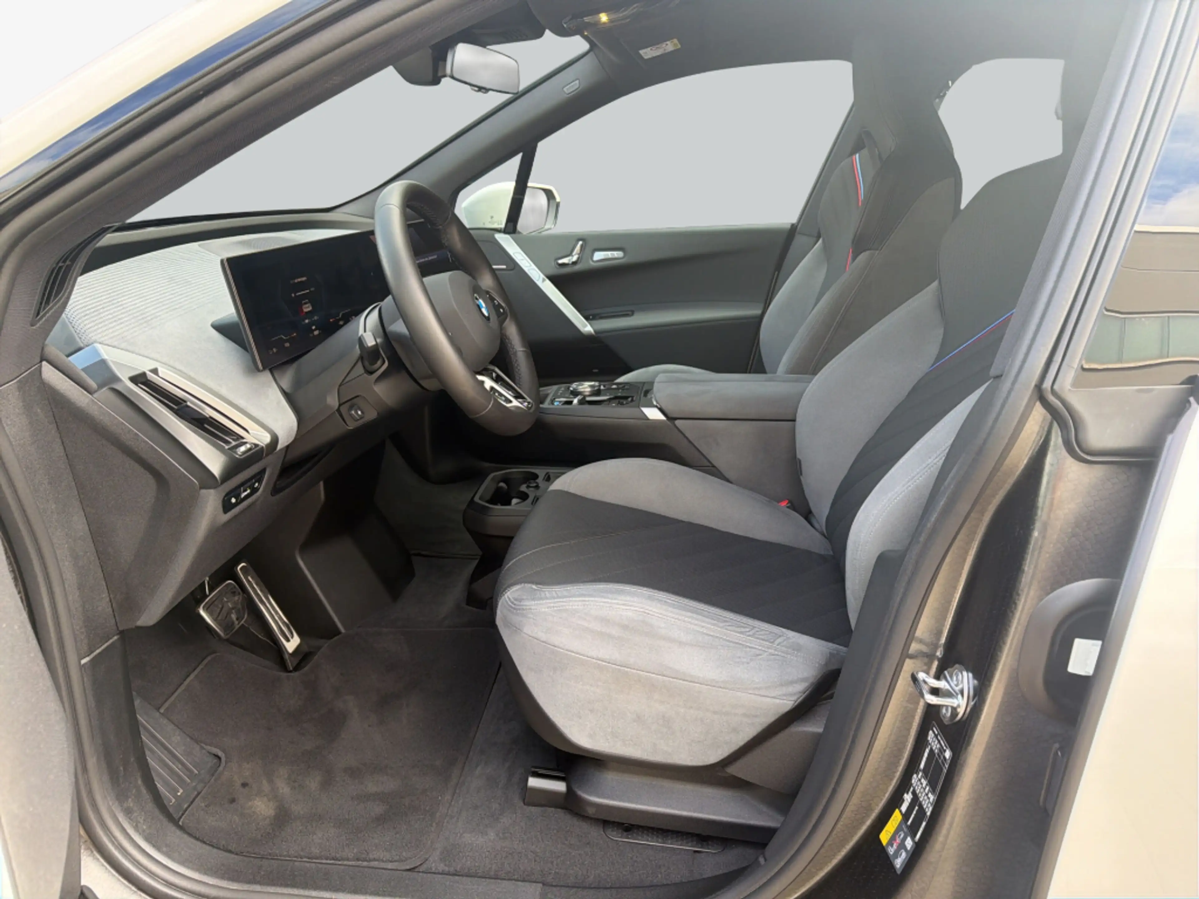 BMW iX xDrive45 M-Paket LED H&K NAV — photo 11