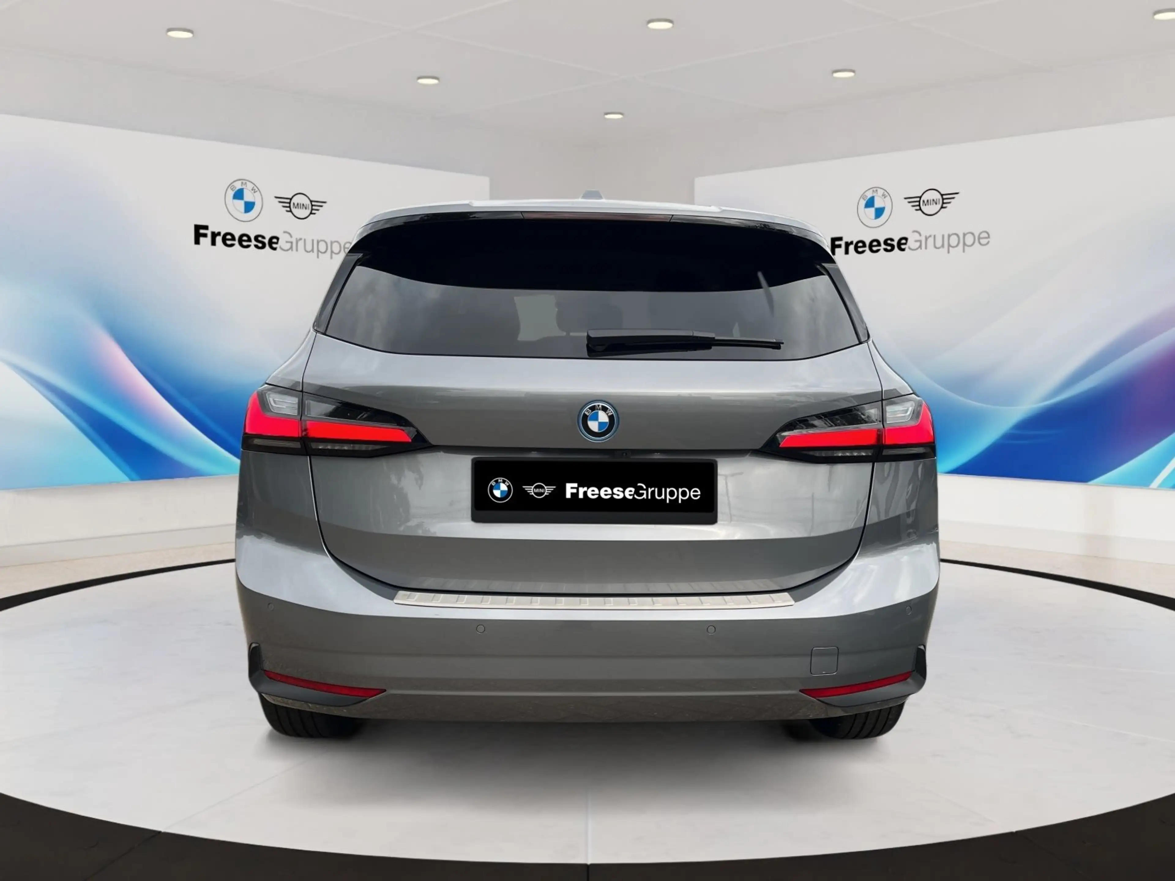 BMW 225 e xDrive — photo 5