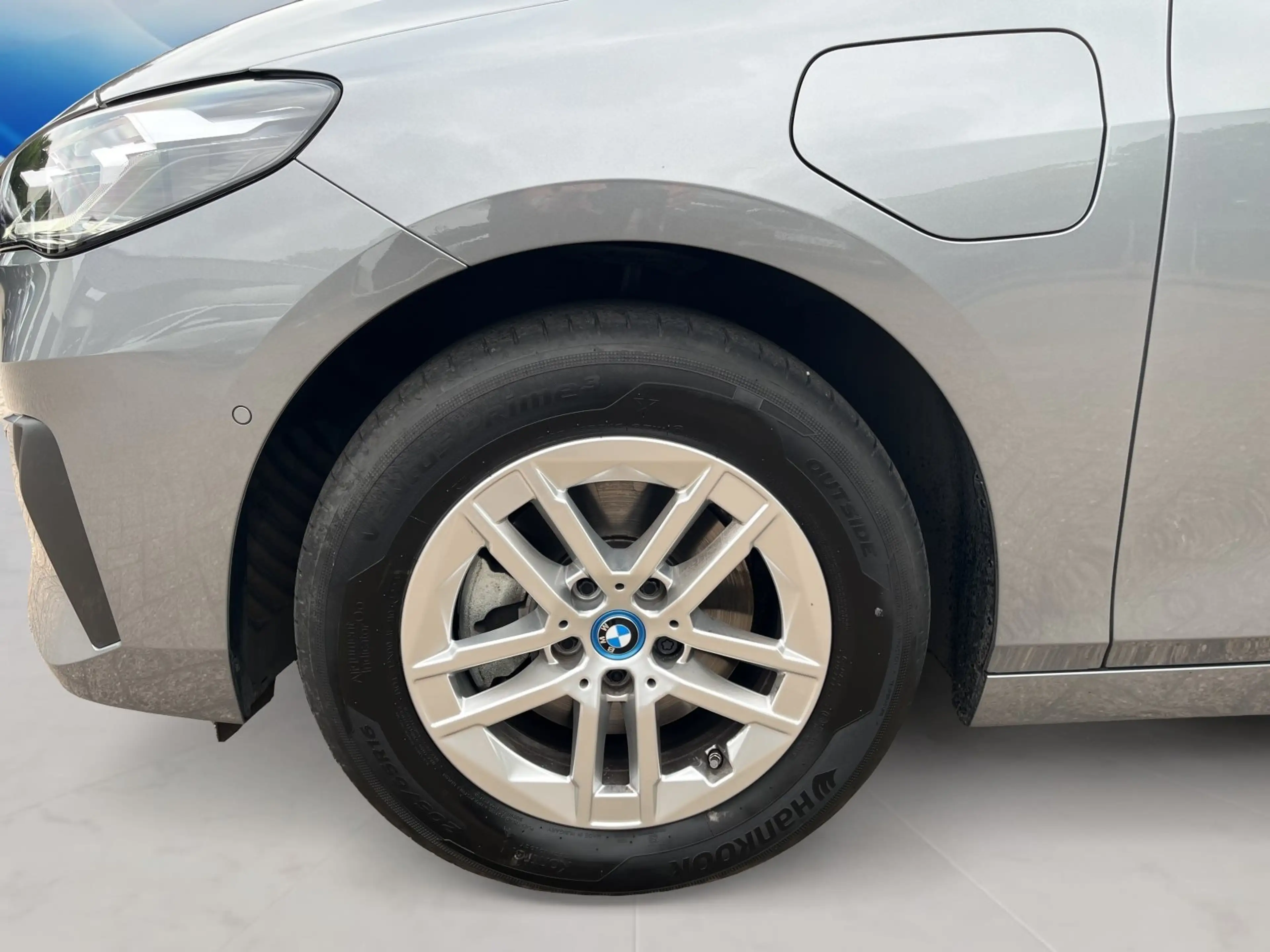 BMW 225 e xDrive — photo 9