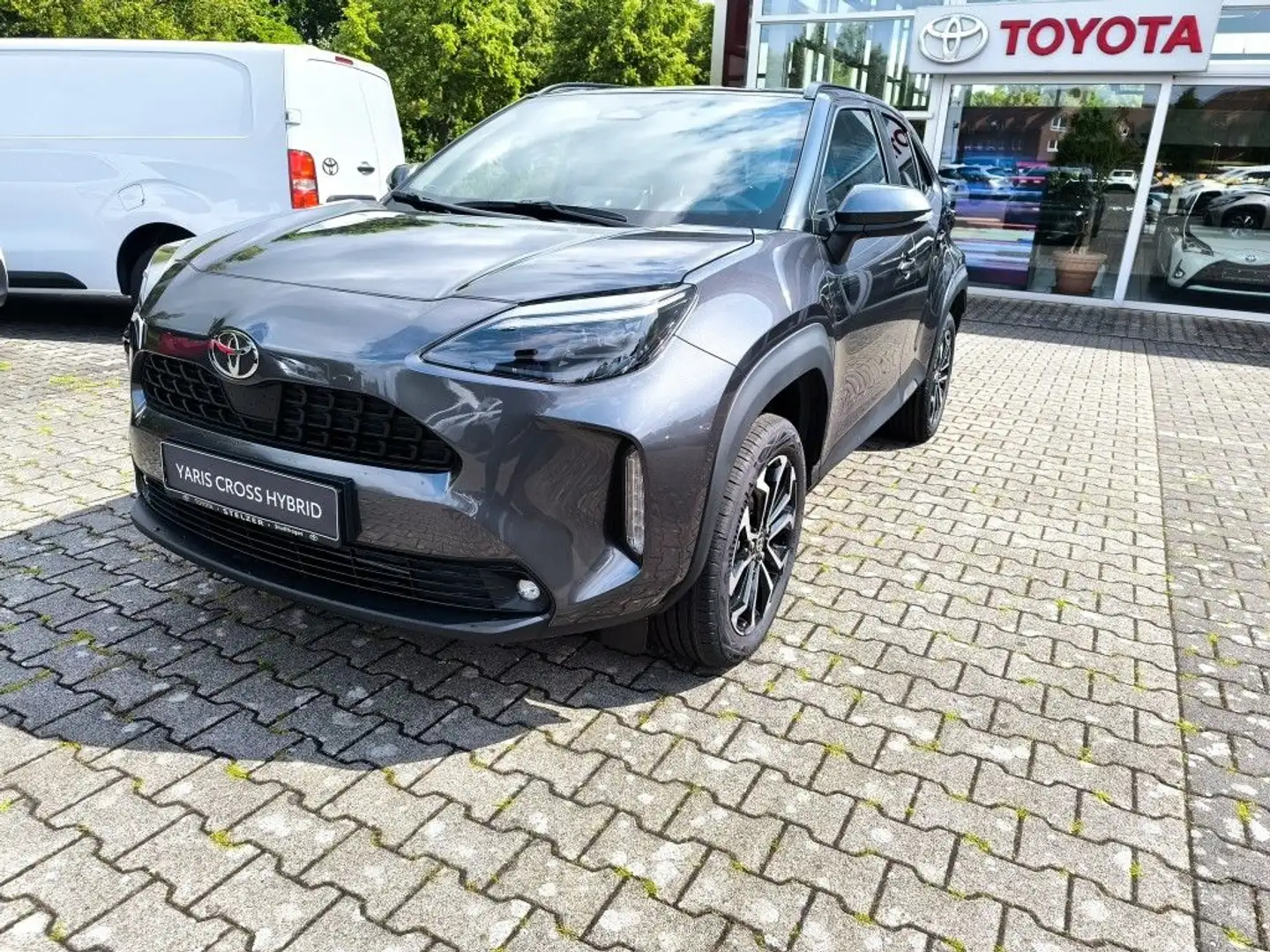 Toyota Yaris Cross Hybrid 130 1.5 VVT-i Teamplayer Gris - 1