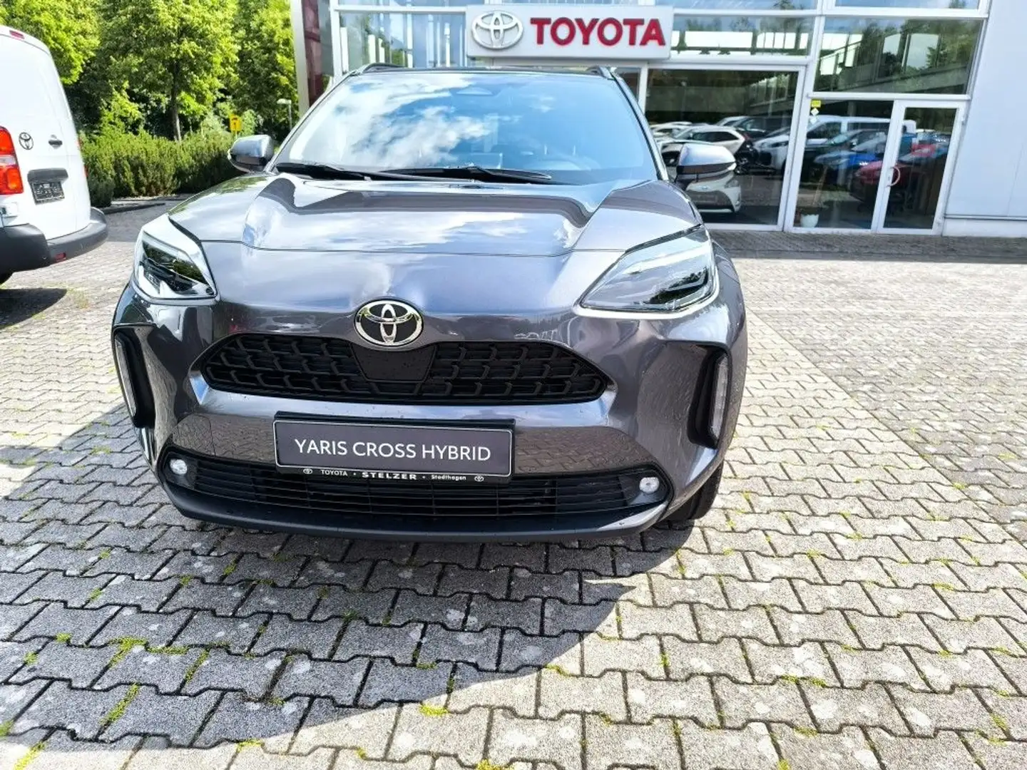 Toyota Yaris Cross Hybrid 130 1.5 VVT-i Teamplayer Grau - 1