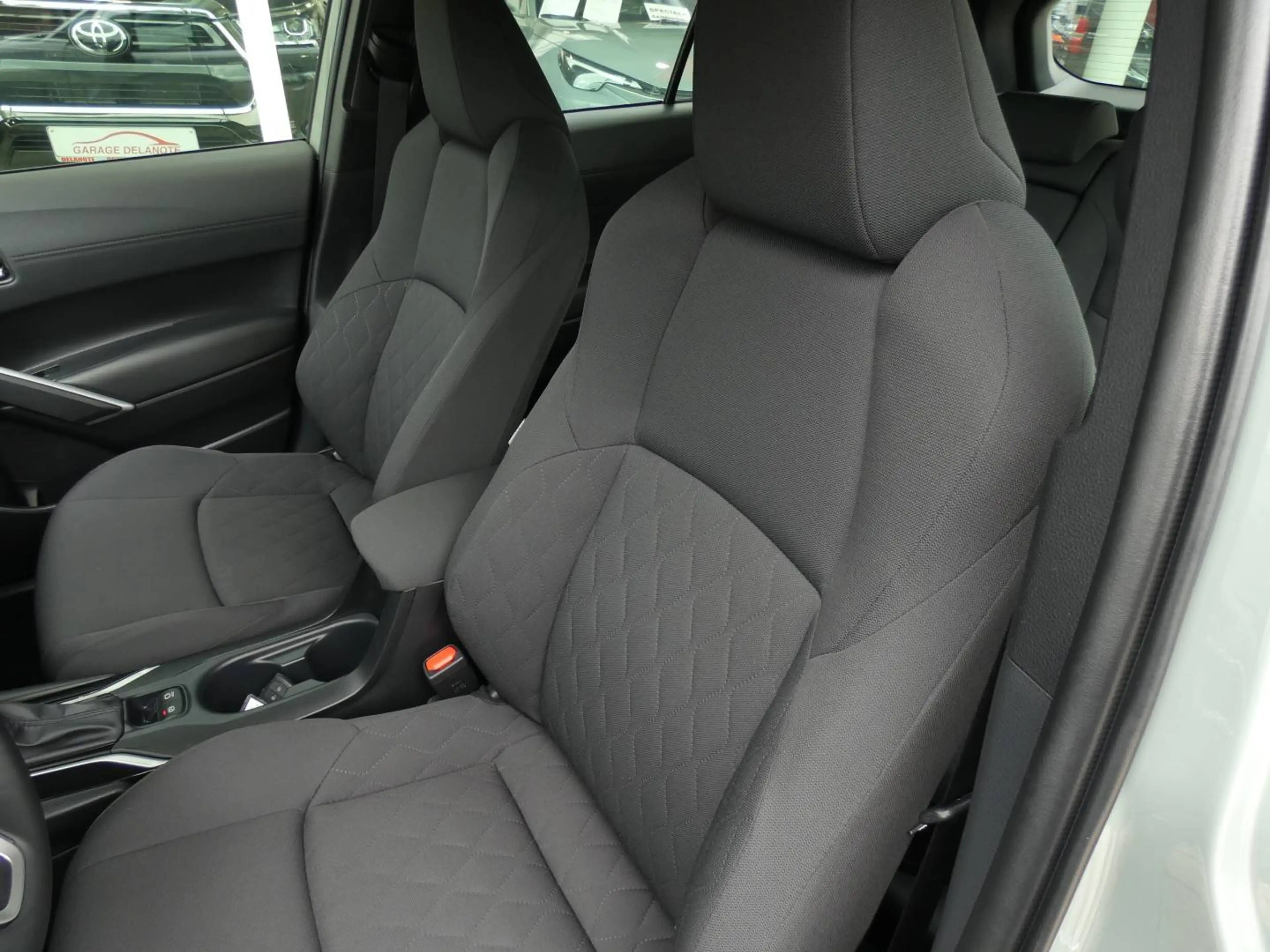 Toyota Corolla Cross 1.8 Hybrid 140PK +Dodehoek +Parkeersensoren +Zetelverwarming +Stuurwielverwarming — photo 8