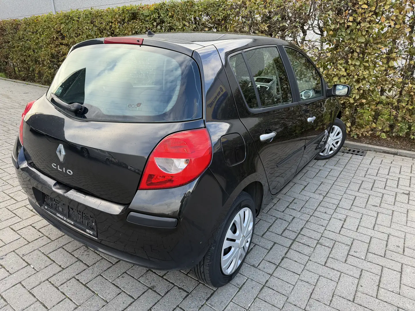 Renault Clio Clio 1.2i 16v Authentique Zwart - 2