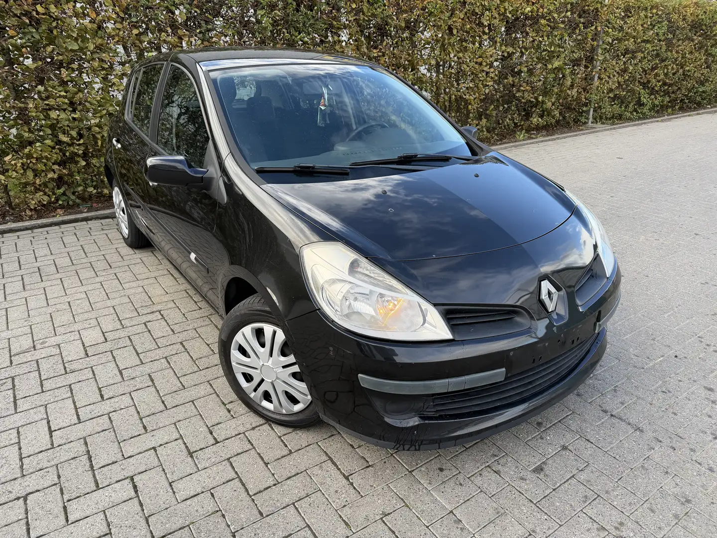 Renault Clio Clio 1.2i 16v Authentique Zwart - 1