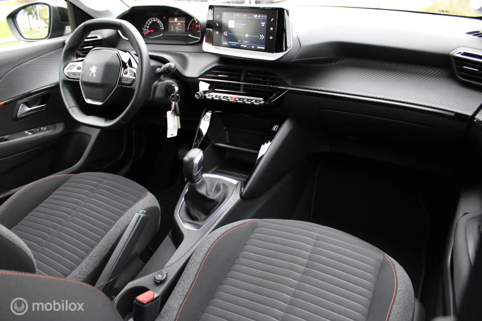 Peugeot 208 1.2 PureTech Blue Lease Active, Navi, App connect, Zwart - 2