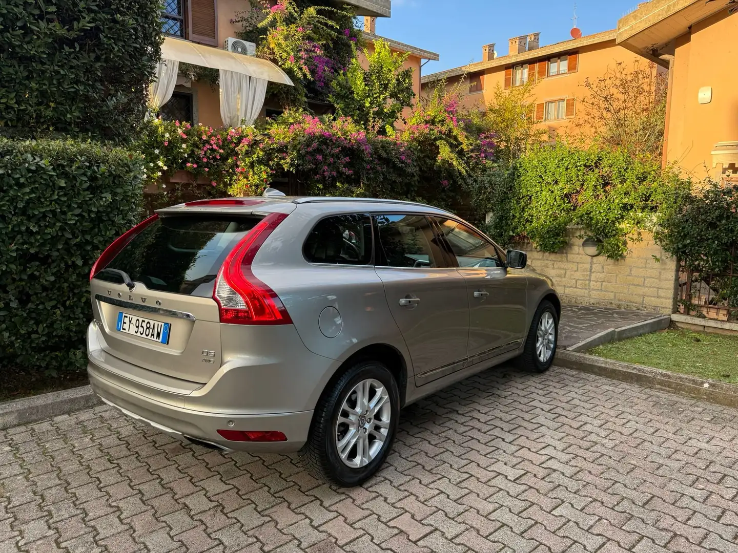 Volvo XC60 XC60 I 2014 2.4 d5 Summum awd geartronic Argento - 1