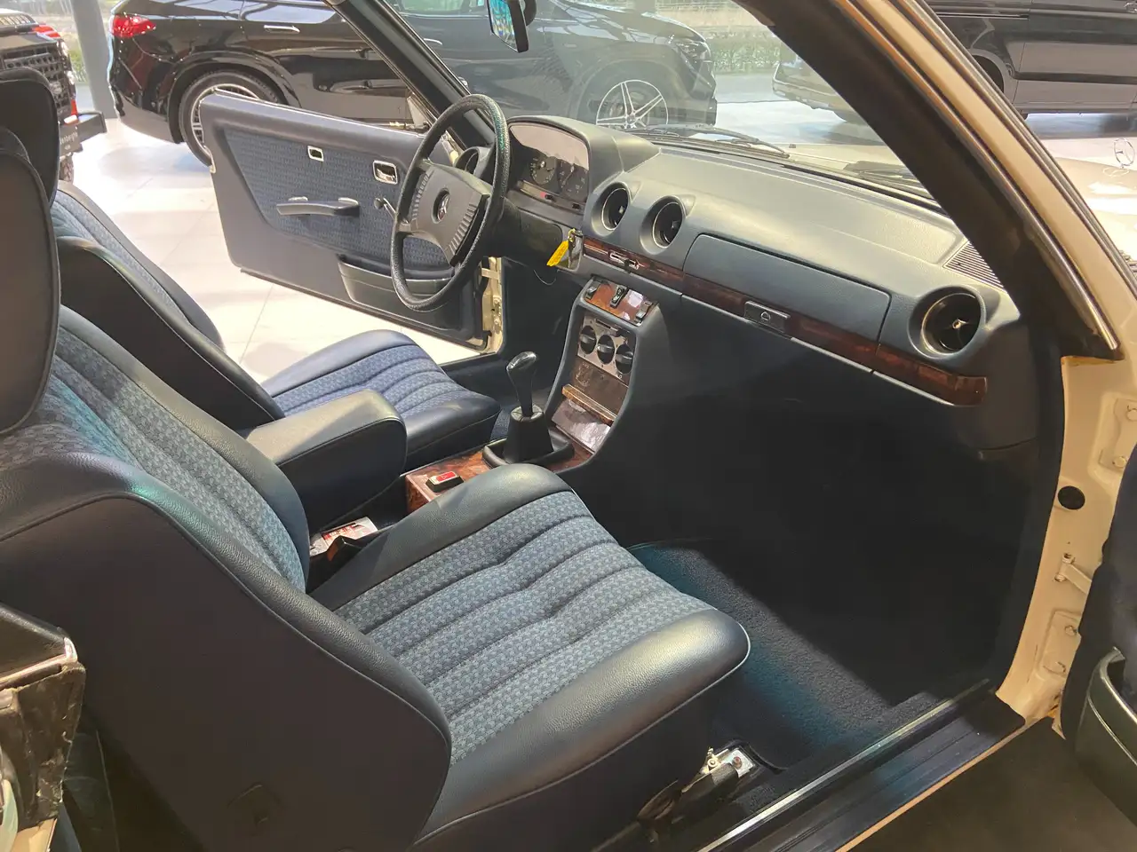 Mercedes-Benz 230 CE COUPE nieuwstaat eerste lak, foto 10