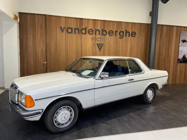 Mercedes-Benz 230 CE COUPE nieuwstaat eerste lak