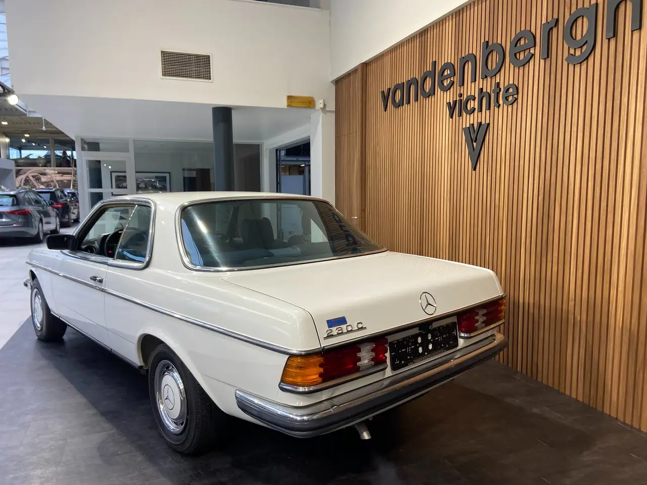 Mercedes-Benz 230 CE COUPE nieuwstaat eerste lak, foto 6