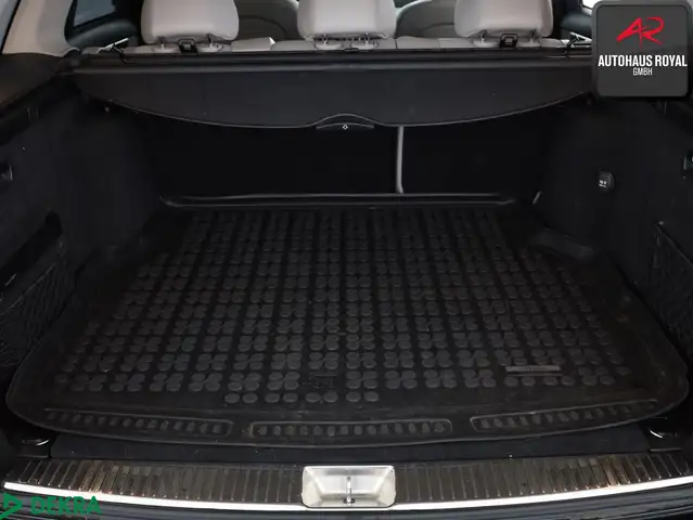 Mercedes-Benz C-Class view 14