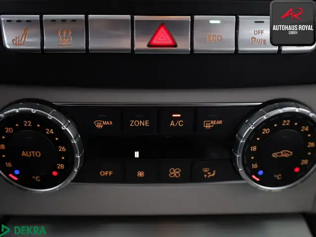 Mercedes-Benz C-Class view 23