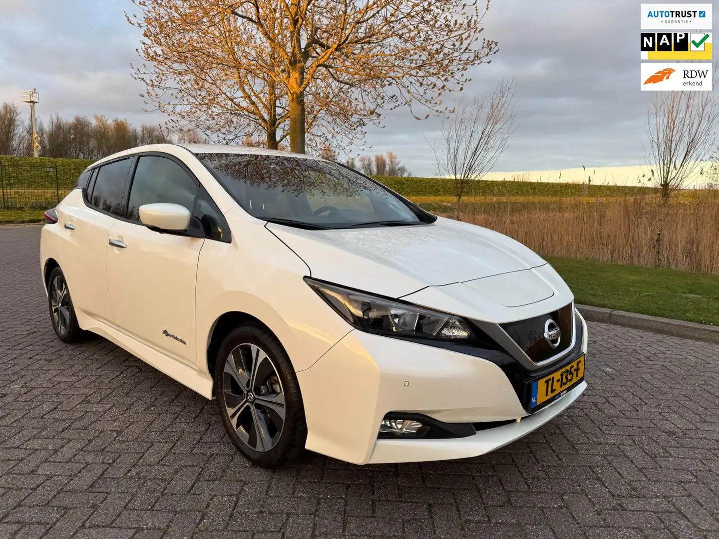 Nissan Leaf N-Connecta 40 kWh Bílá - 1