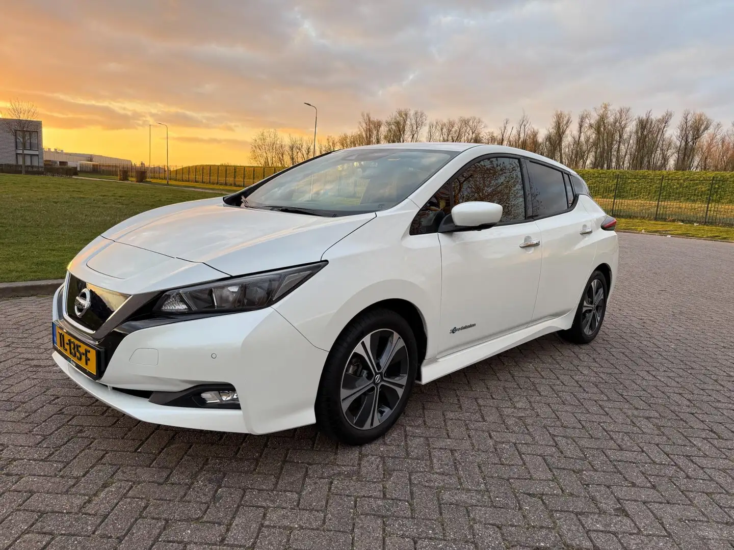 Nissan Leaf N-Connecta 40 kWh Bílá - 2