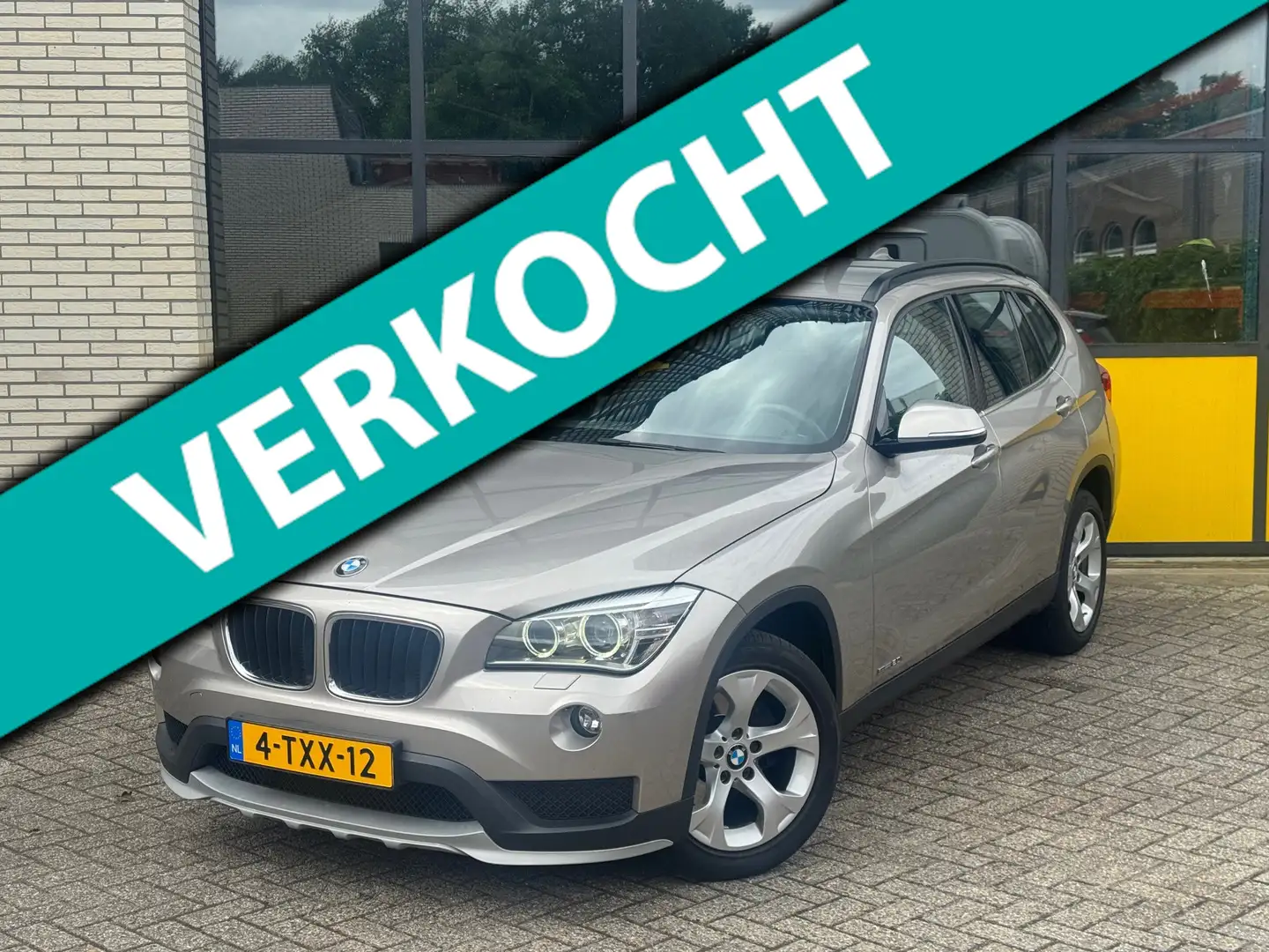 BMW X1 SDrive20i Trekhaak, Xenon, Navi & automaat Gris - 1