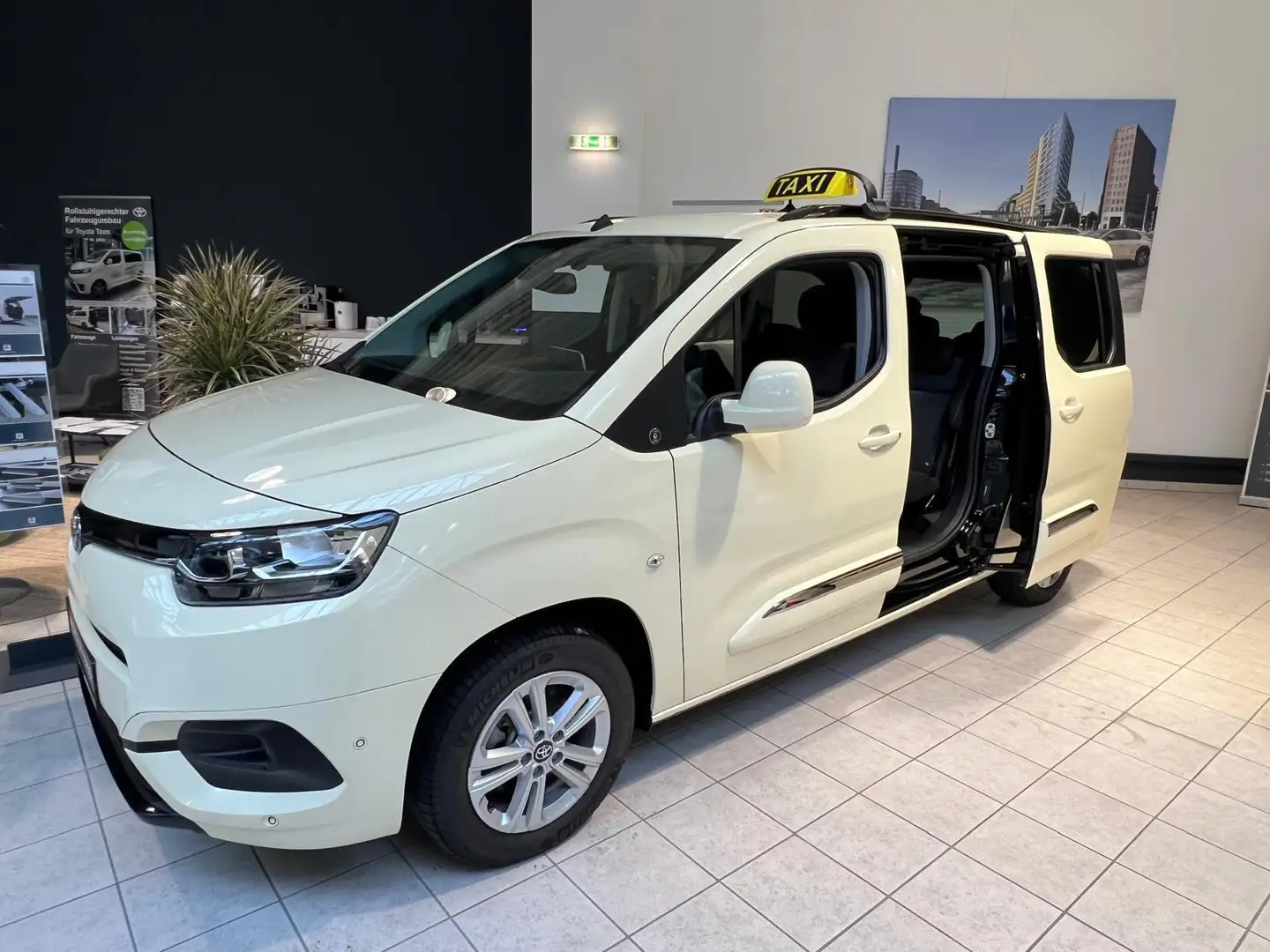 Toyota Proace City Verso EV Team D L2 7Sitzer Team D Schwarz - 2