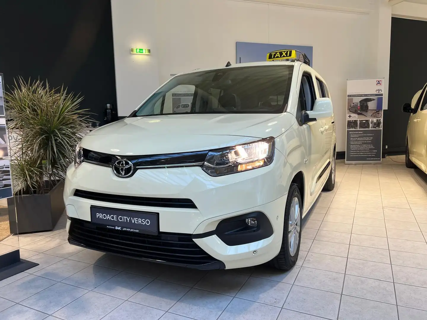 Toyota Proace City Verso EV Team D L2 7Sitzer Team D Schwarz - 1