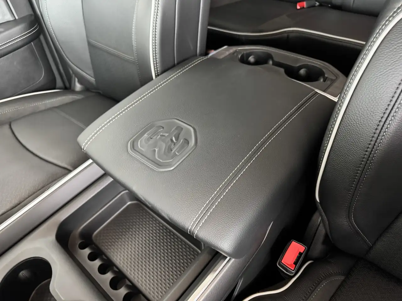 RAM 3500 снимка RAM 3500