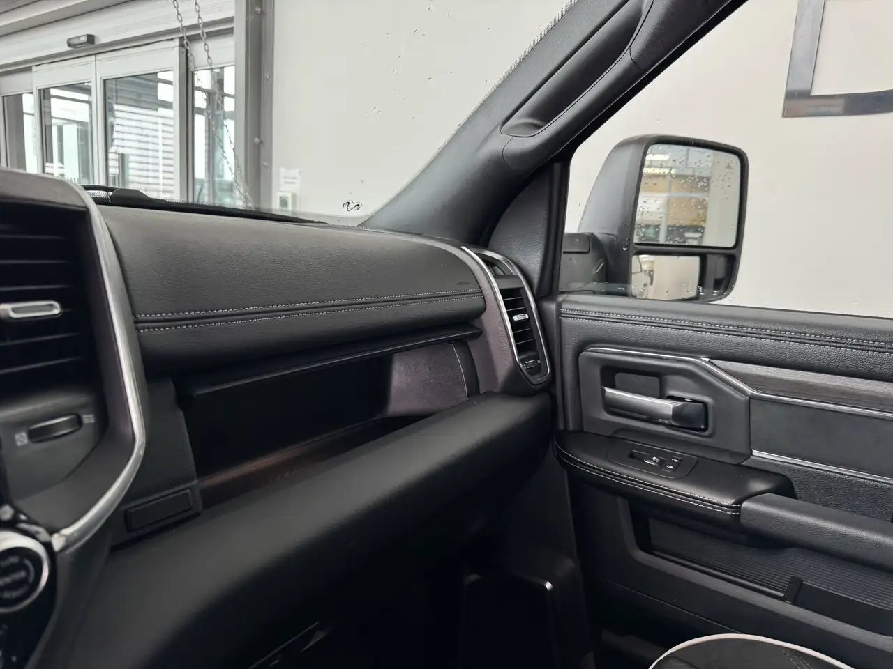 RAM 3500 снимка RAM 3500