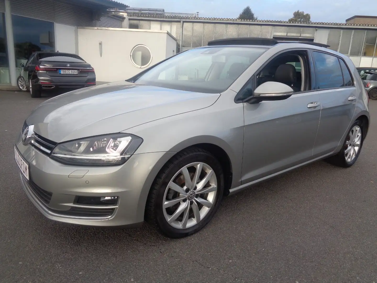 Volkswagen Golf VII Highline **2.HAND** ~incl. GARANTIE~TOP Silber - 1