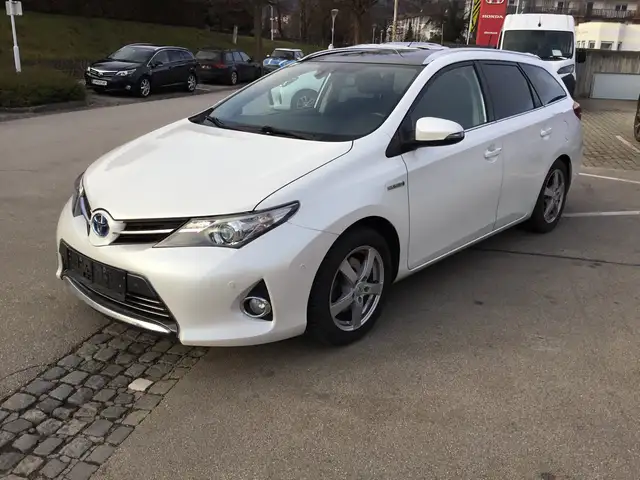 Toyota Auris Touring Sports 1,8 VVT-i HSD Lounge + Skyview