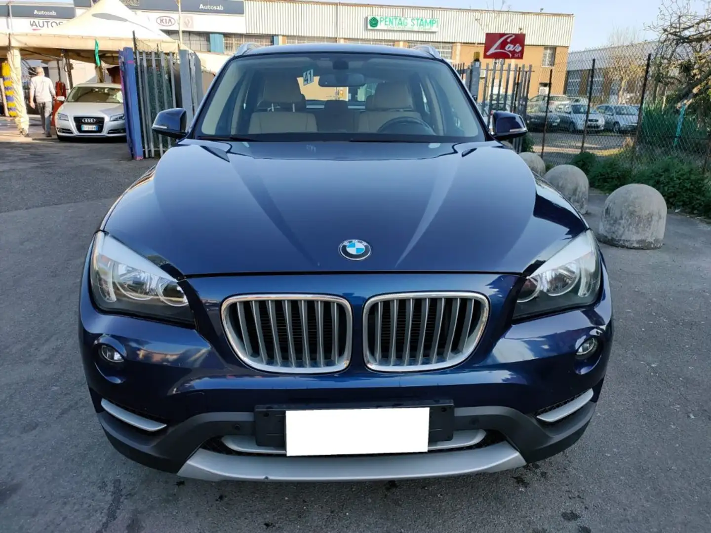 BMW X1 sDrive18d Autom. X Line Pelle Navi Blauw - 2