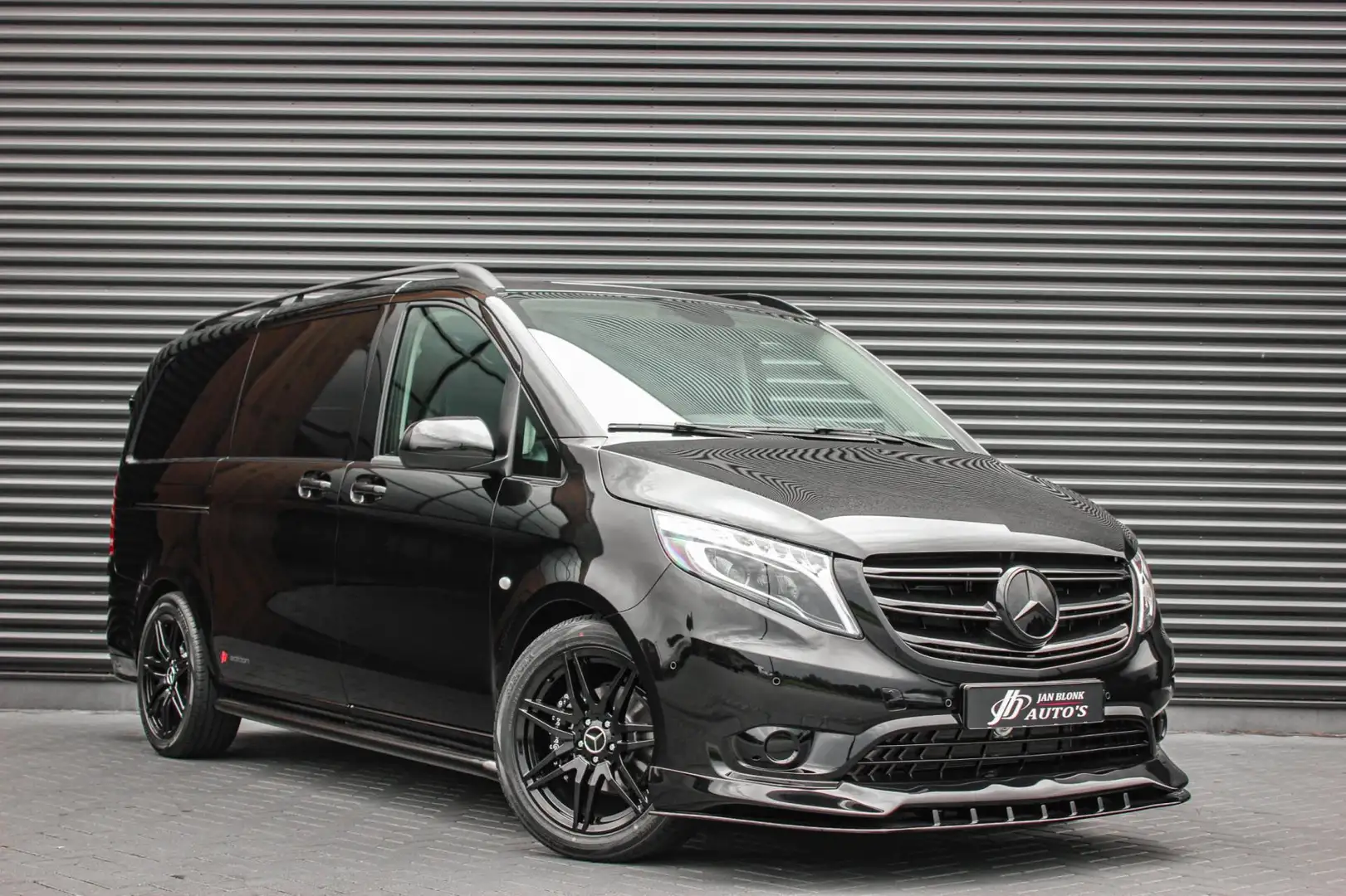 Mercedes-Benz Vito 114 CDI LANG BLACK EDITION AMG-EDITION / AUTOMAAT Zwart - 2