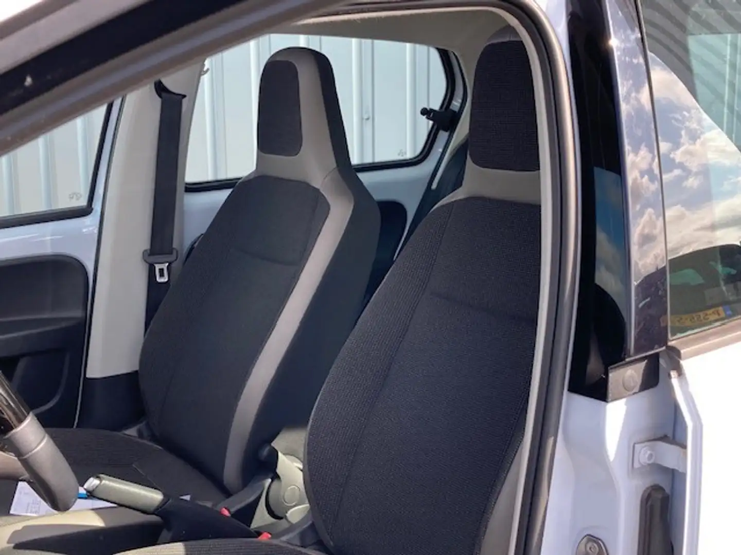Volkswagen up! 1.0 high BlueMotion 75pk Panorama dak | Cruise con Blauw - 2