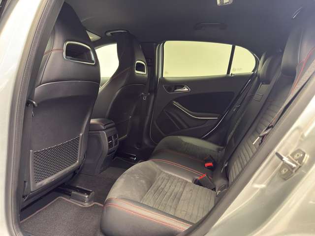 Mercedes-Benz GLA 200 — photo 16