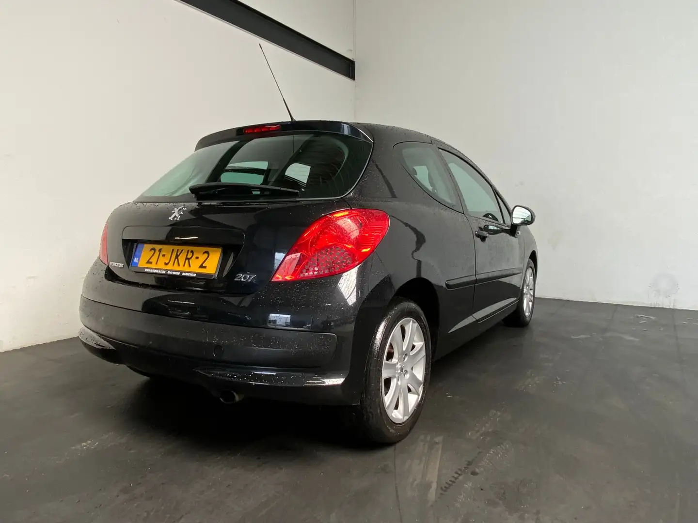 Peugeot 207 1.6 VTi Sublime Чёрный - 2